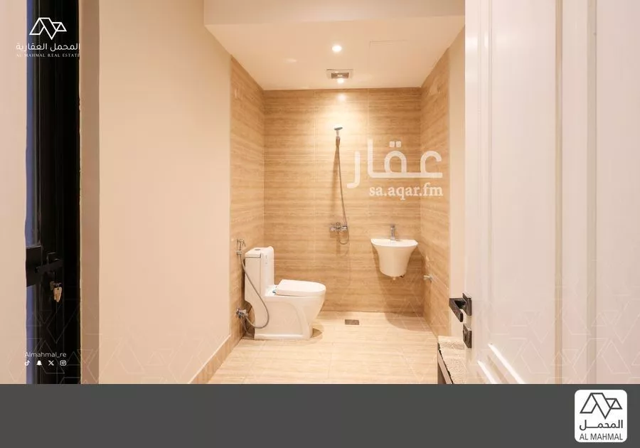 5 bedroom villa in Al Hamra, Eastern Province 6