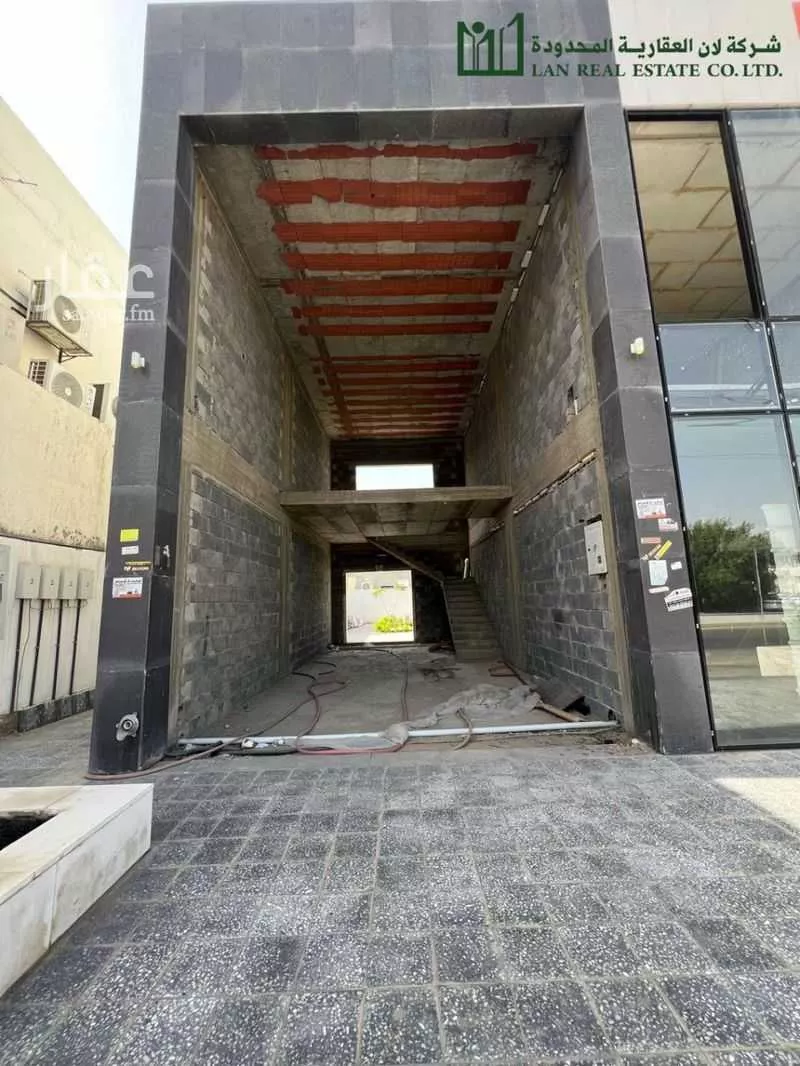 محل 864 م² في القرينة 5