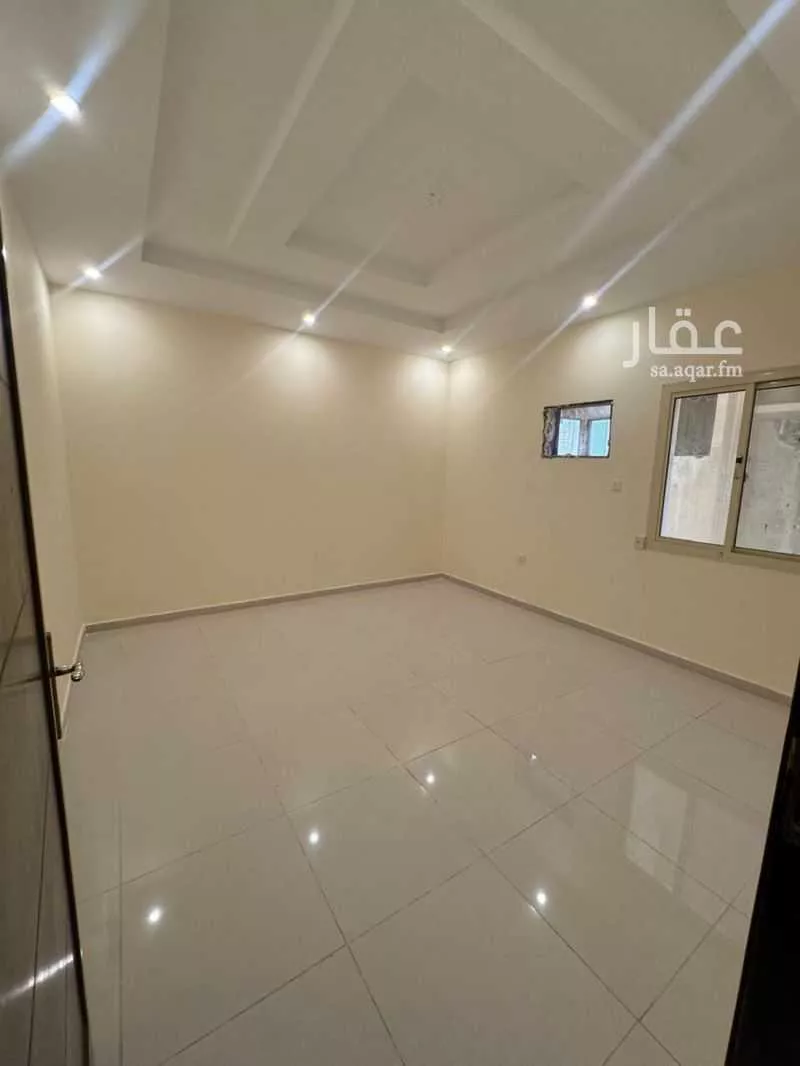 شقة 4 غرف في النزهة 4