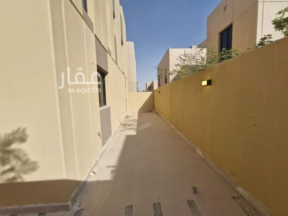 4 bedroom villa in Riyadh 11