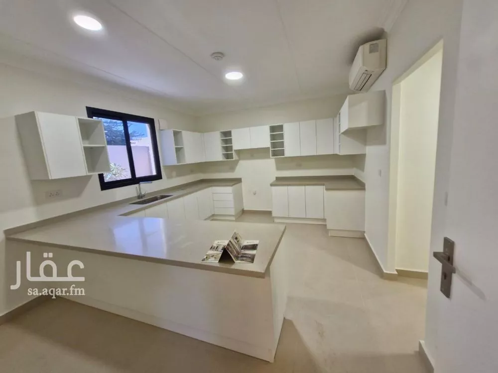 4 bedroom villa in Riyadh 24