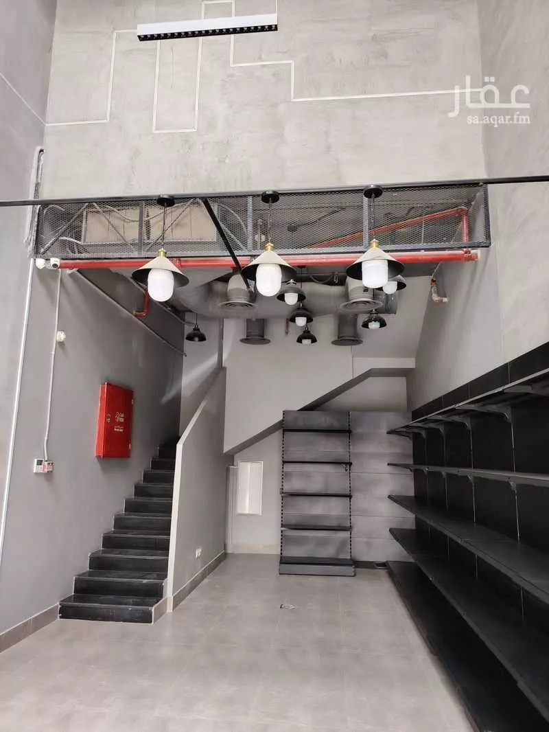 محل 900 م² في الملقا 1