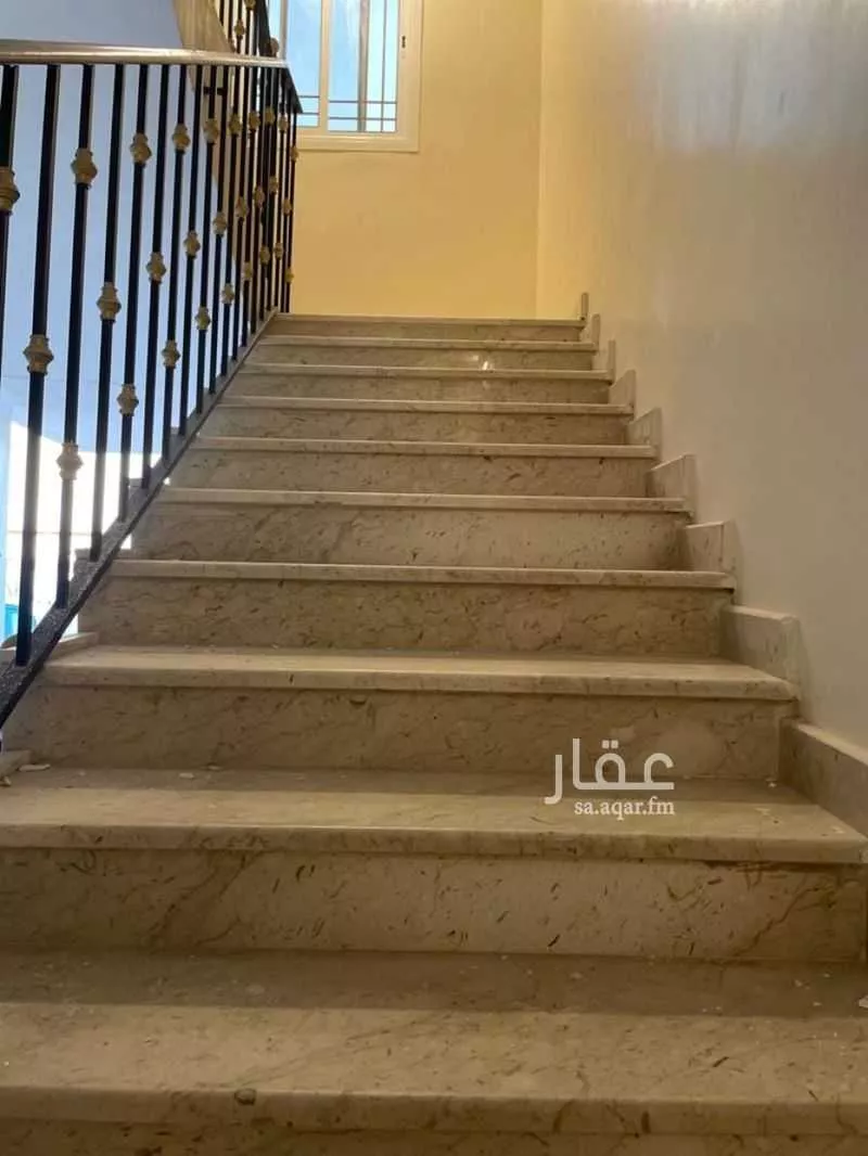 5 bedroom apartment in King Fahd, Madinah 6