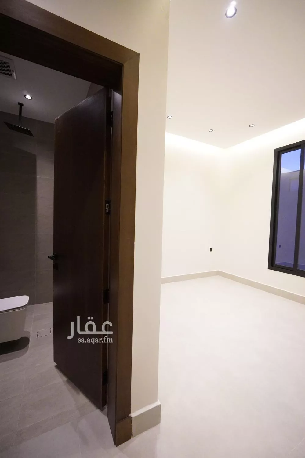 فيلا 4 غرف في العارض 5