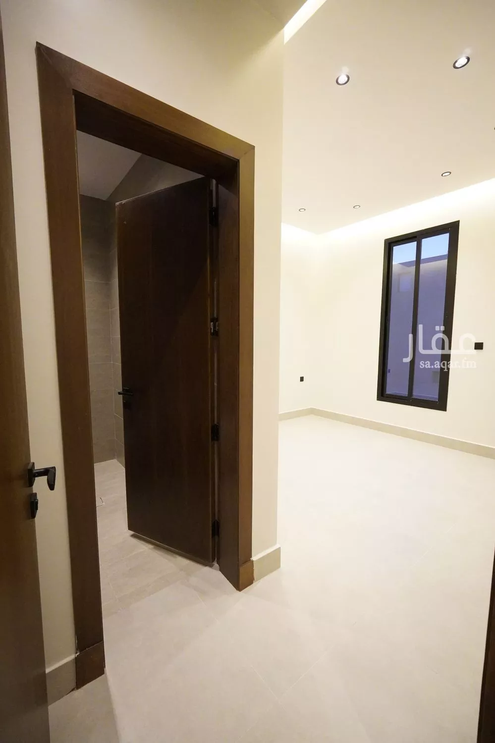 فيلا 4 غرف في العارض 4