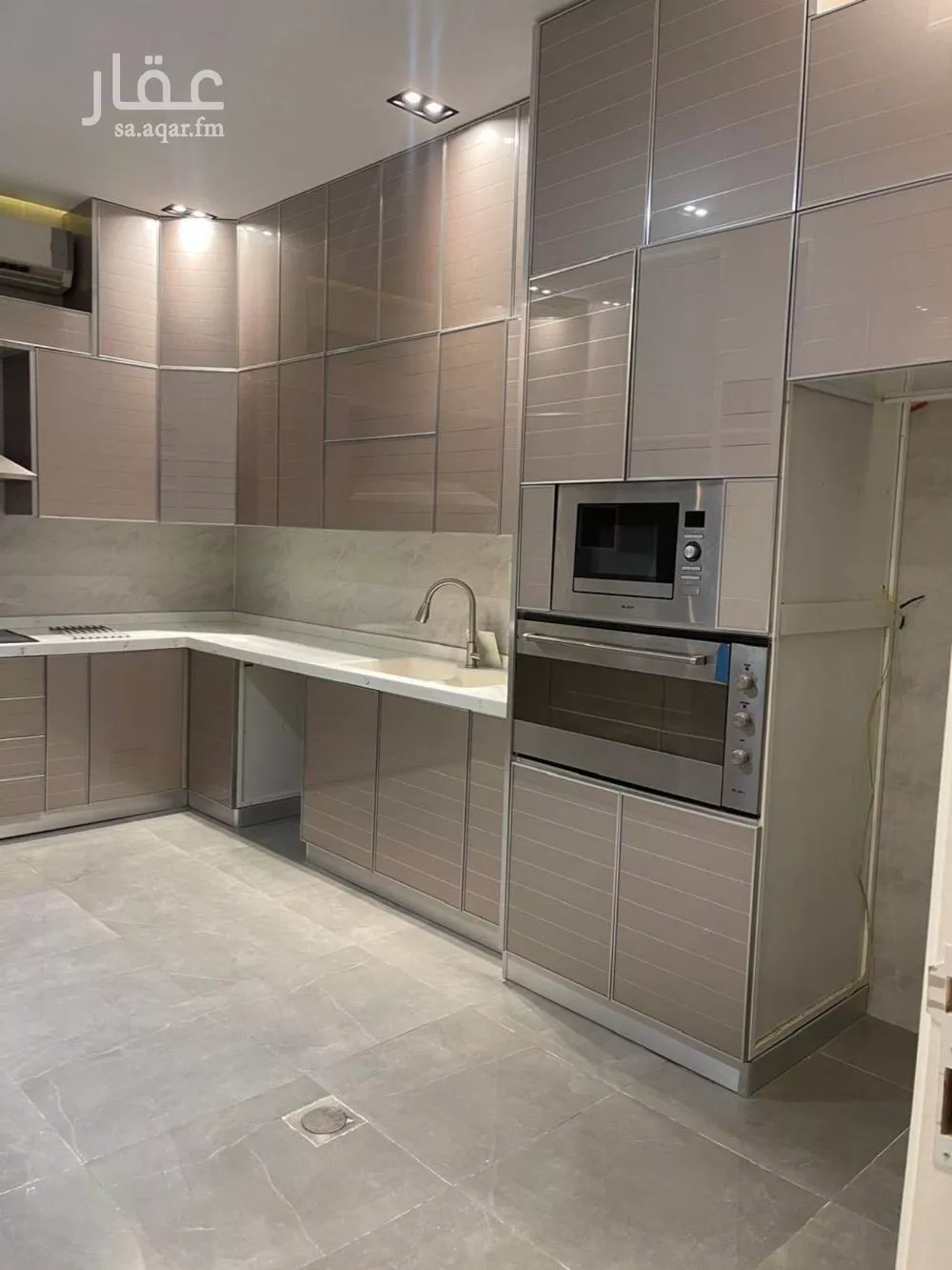 فيلا 5 غرف في العارض 3