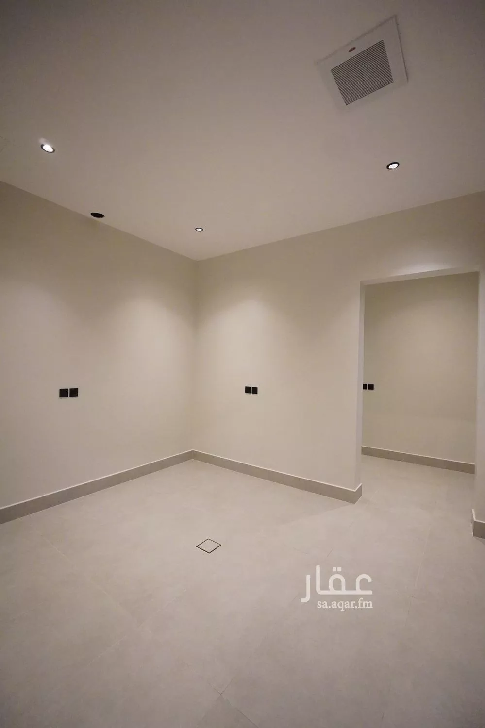 فيلا 4 غرف في العارض 2