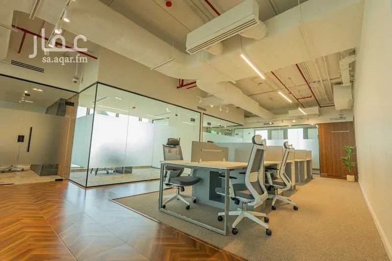 مكتب 630 م² في العليا 4