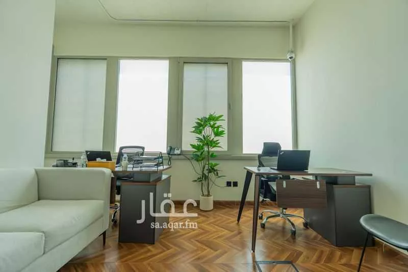 مكتب 630 م² في العليا 5