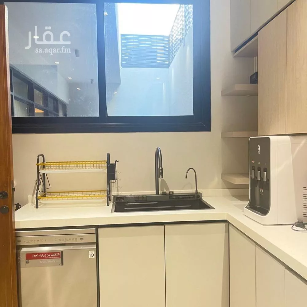 8 bedroom villa in Al Rimal 3