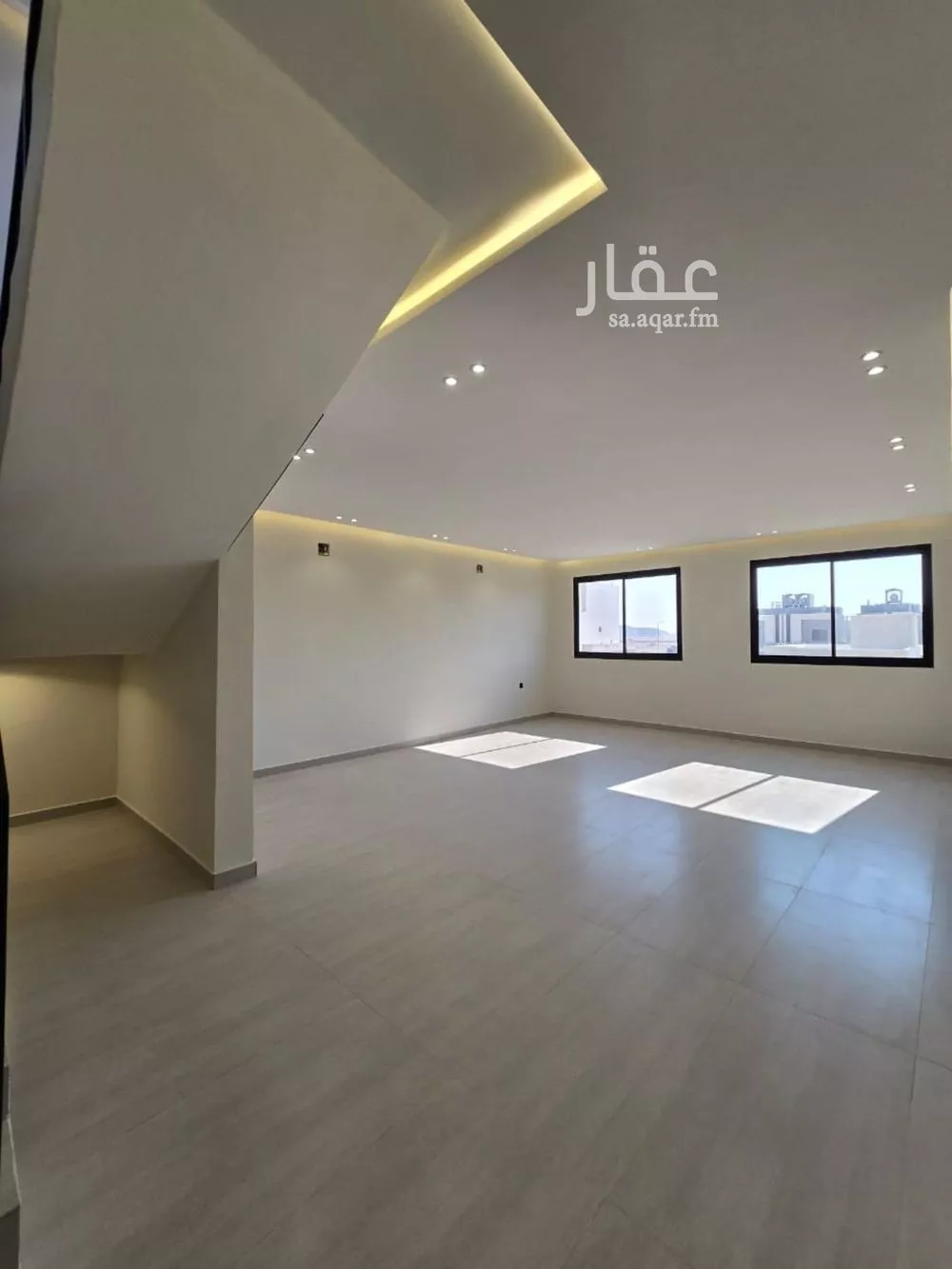 4 bedroom floor in Al Janadriyah 4