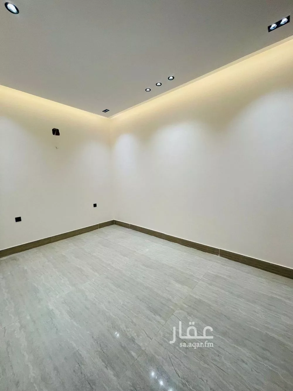4 bedroom floor in Al Janadriyah 2