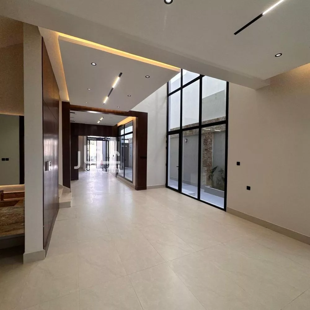 فيلا 5 غرف في النرجس 2