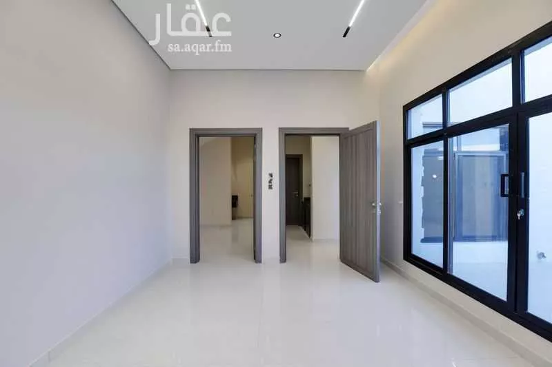 فيلا 5 غرف في عكاظ 4