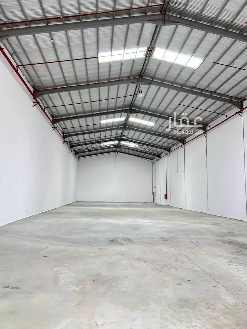 مستودع 3000 م² في بنبان 5