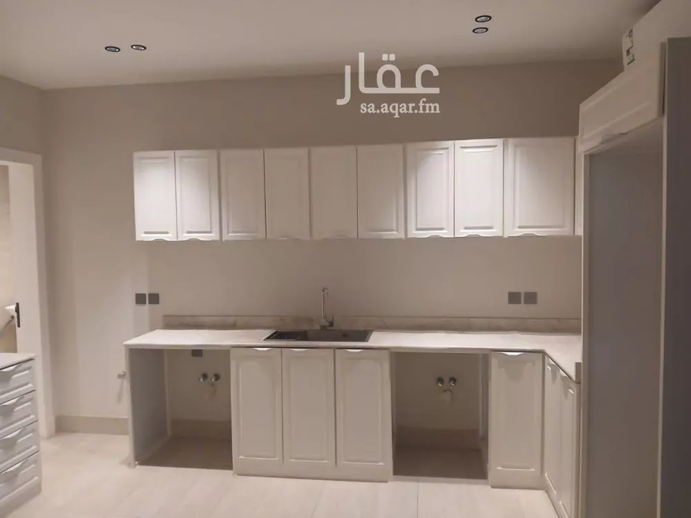 شقة 6 غرف في الحمرا 3