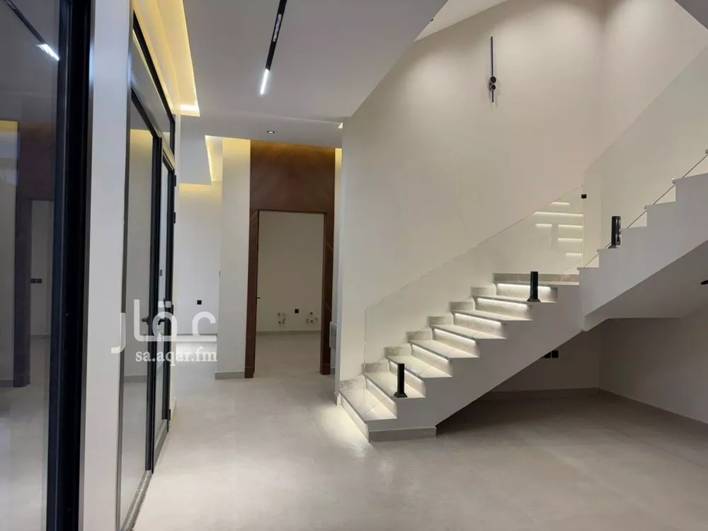 6 bedroom villa in Al Mahdiyyah 3