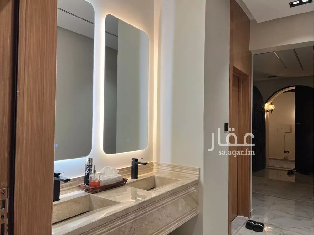 4 bedroom villa in Ishbiliyah, Riyadh 10