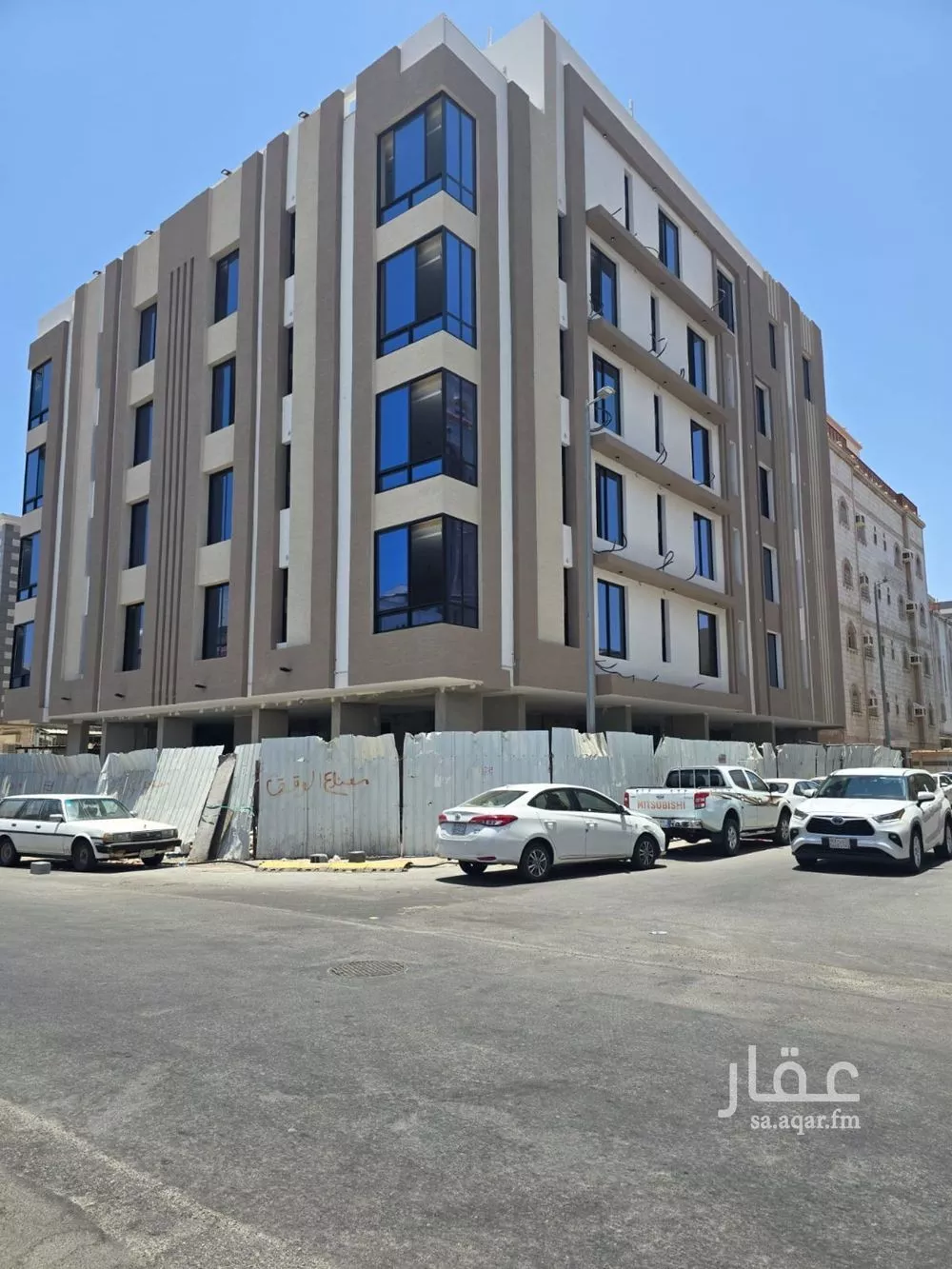 شقة 6 غرف في الواحة