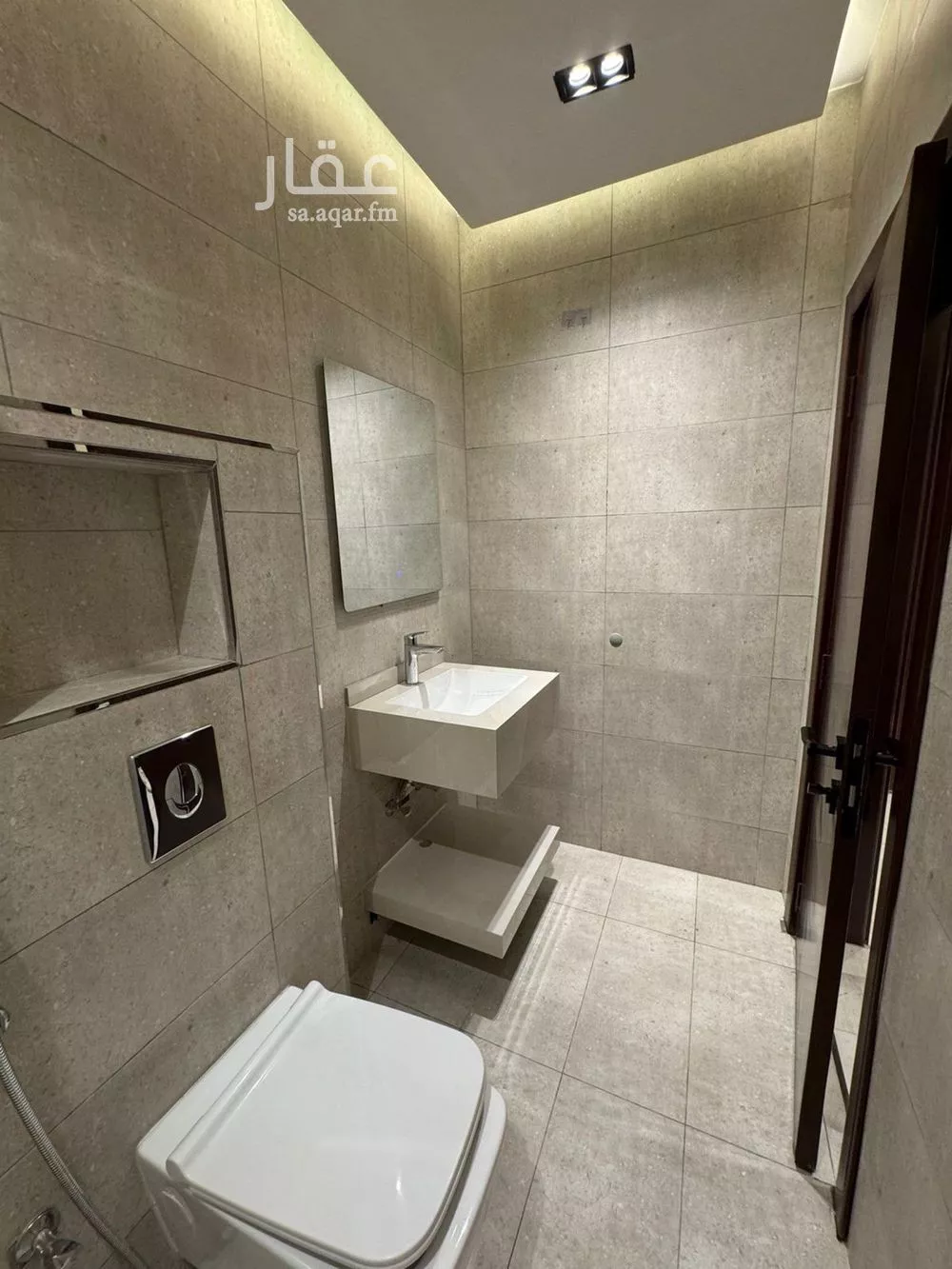 شقة 1 غرف في العقيق 4