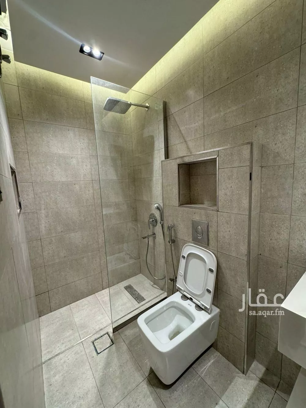 شقة 1 غرف في العقيق 5