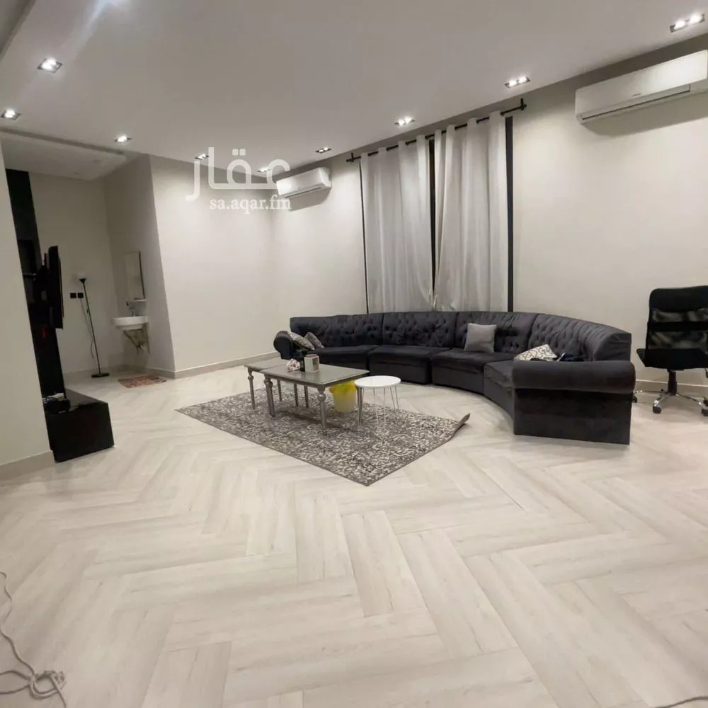 فيلا 8 غرف في العارض 1