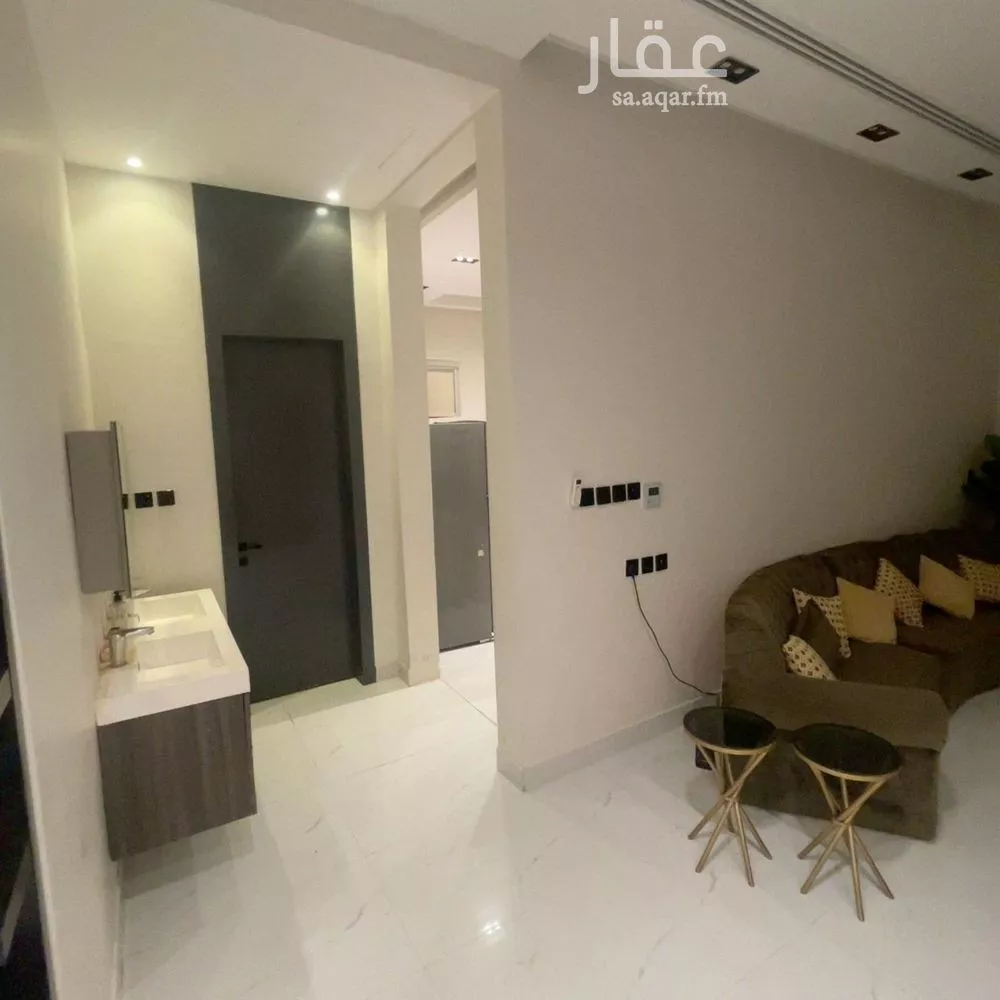 فيلا 8 غرف في العارض 2