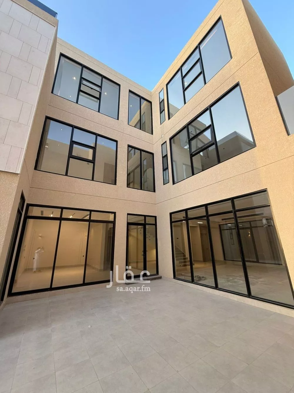 8 bedroom villa in Al Mahdiyyah 1