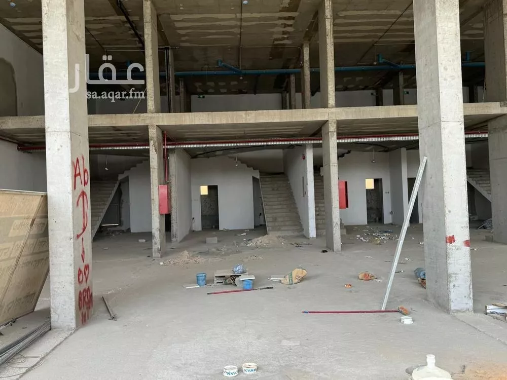 محل 1823 م² في العزيزية 5