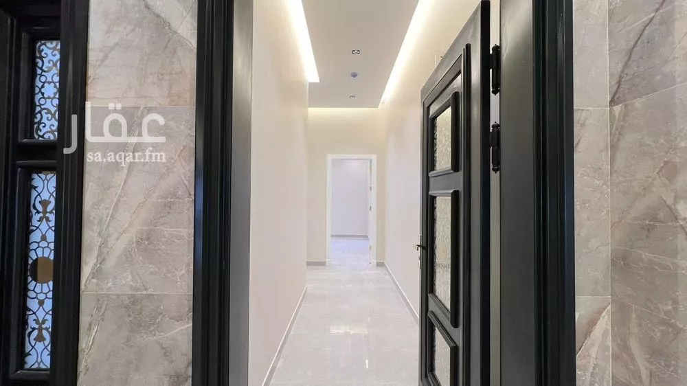 عمارة 891 م² في العارض 1