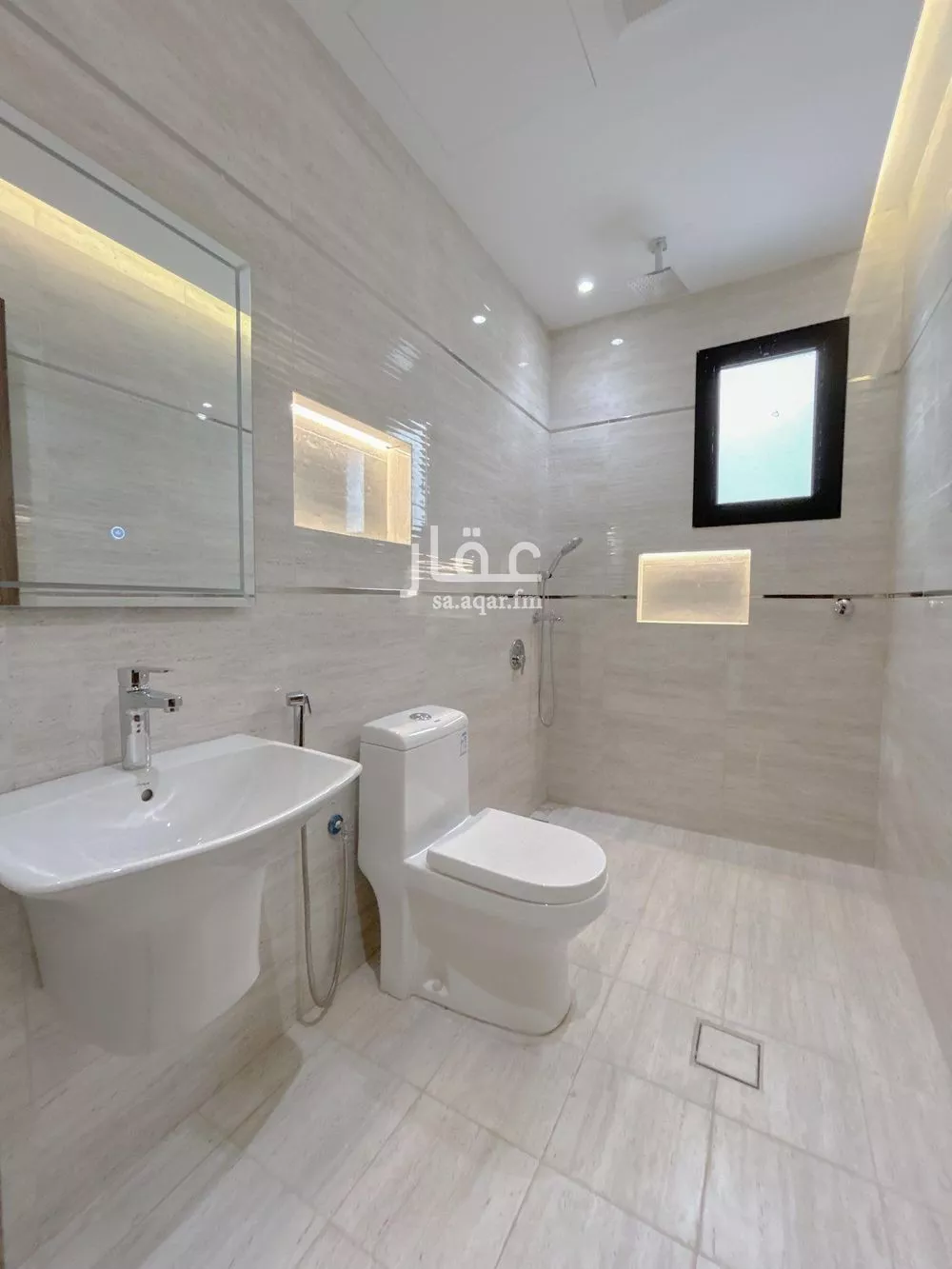 5 bedroom apartment in Al Sakb, Madinah 6