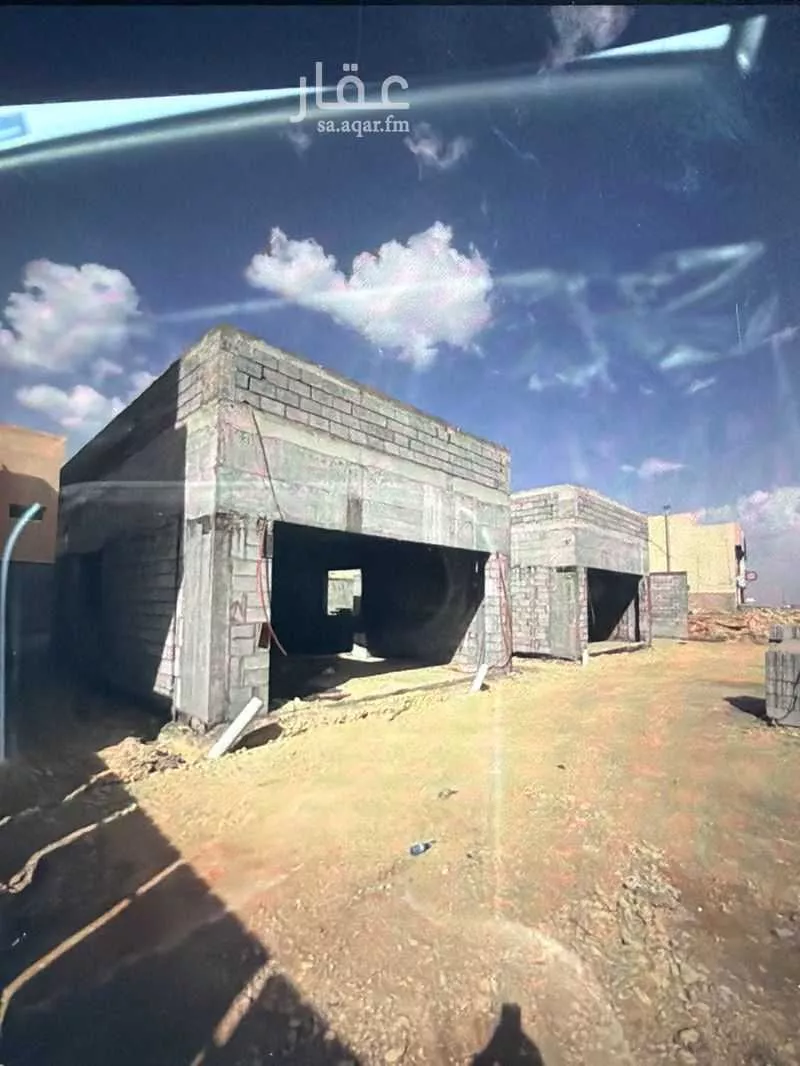 محل 900 م² في لبن 1