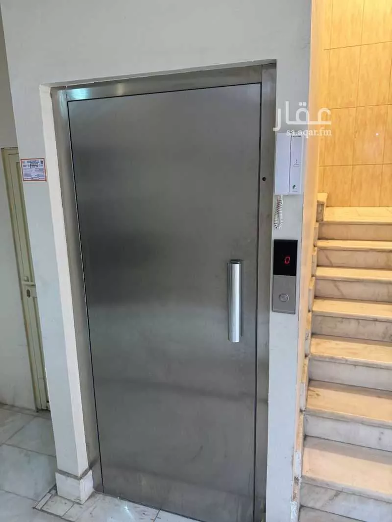 مكتب 968 م² في المروج 4