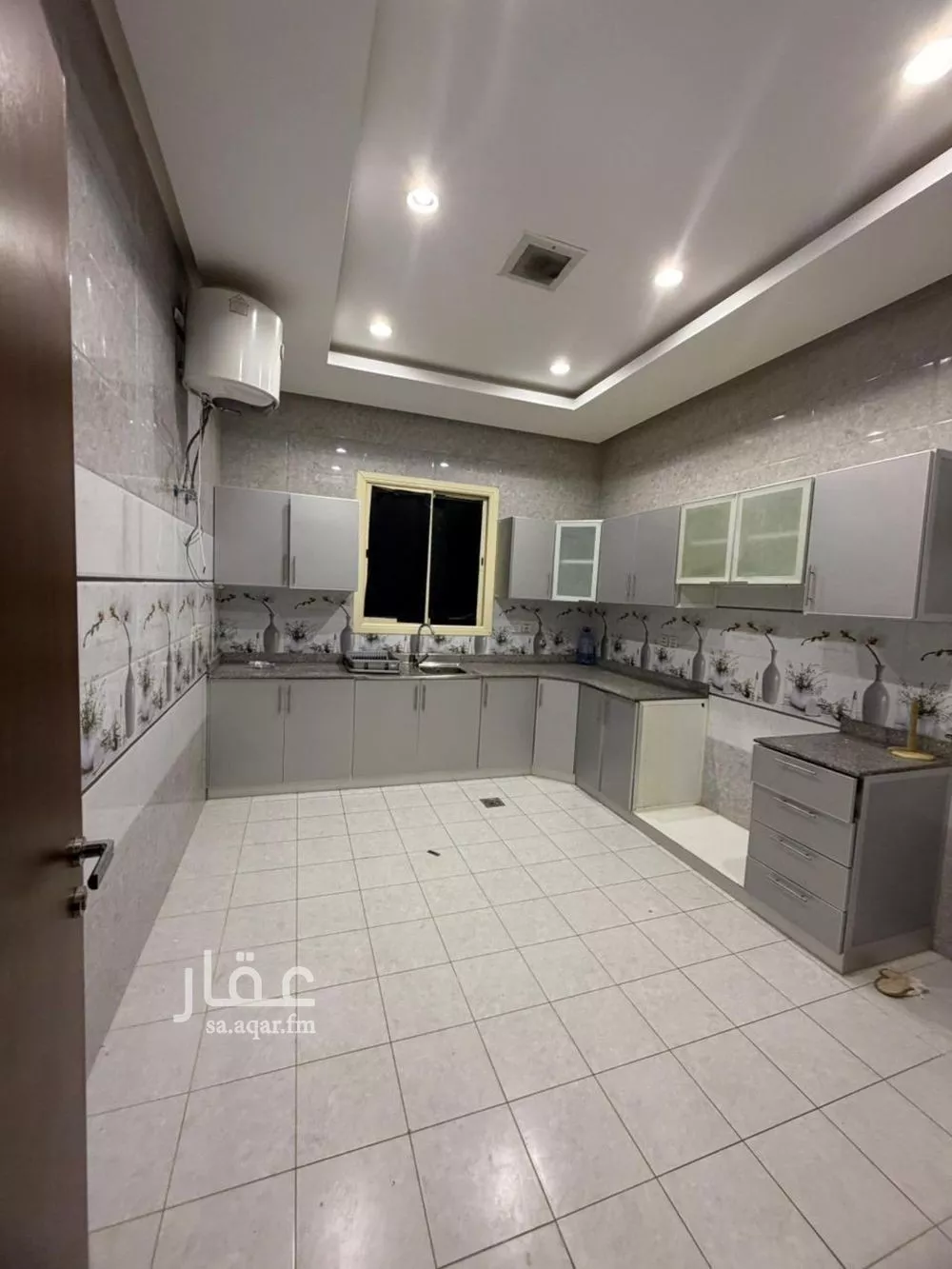 شقة 2 غرف في الملقا 5