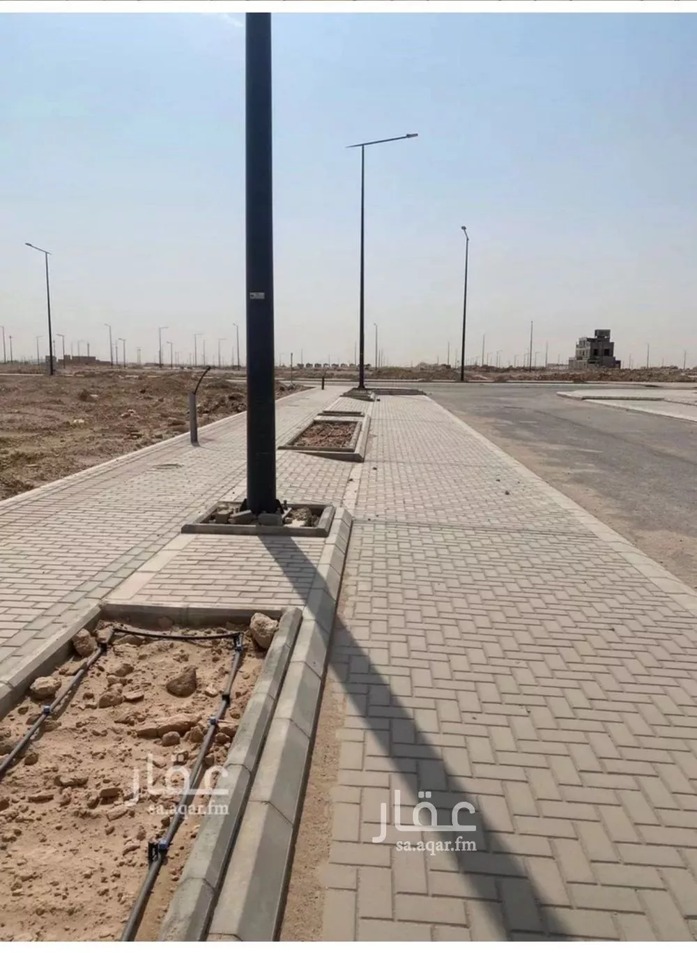 أرض 300 م² في الشرق 2