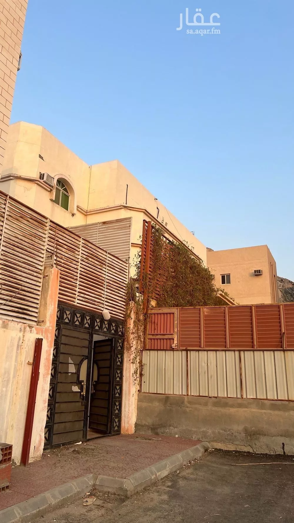 عمارة 900 م² في العوالي 1