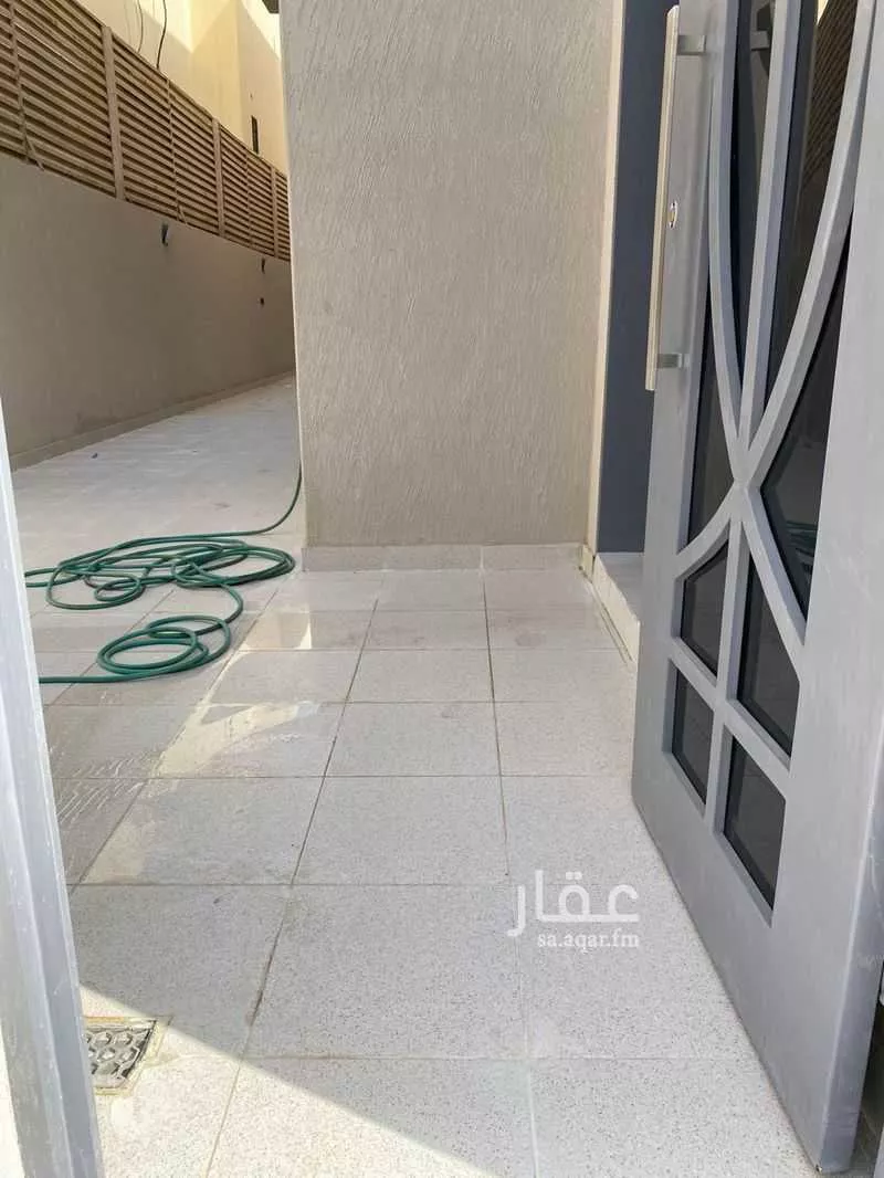 شقة 6 غرف في العزيزية 4