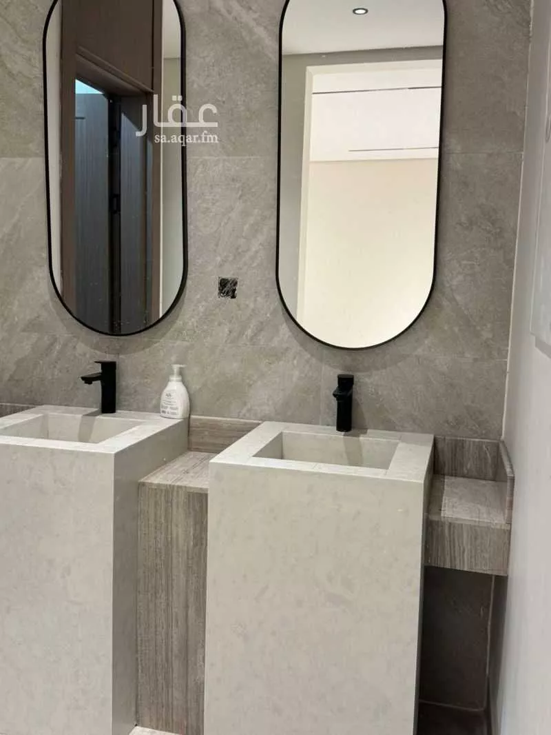 فيلا 8 غرف في الشرق 3