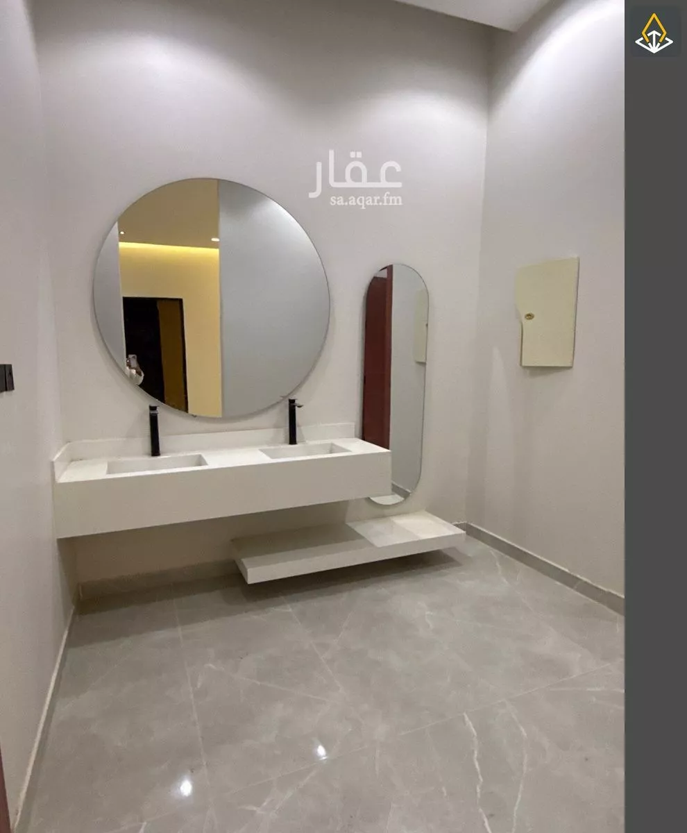 4 bedroom villa in Al Janadriyah 5
