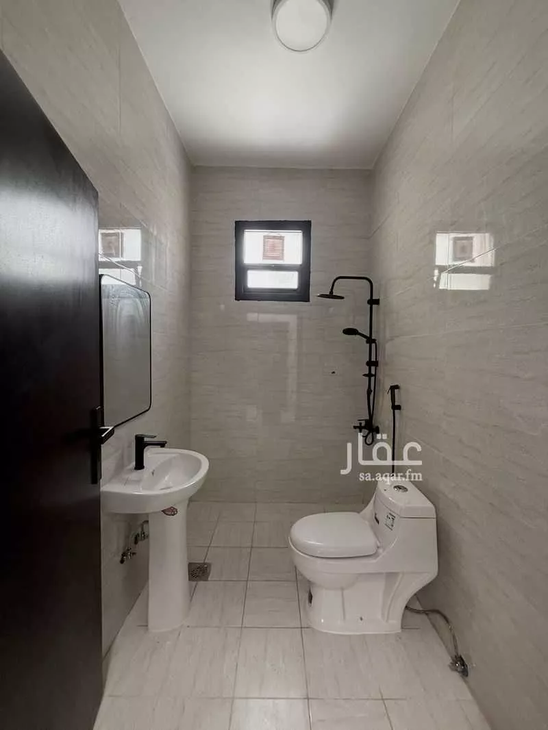 فيلا 7 غرف في العقيق 5