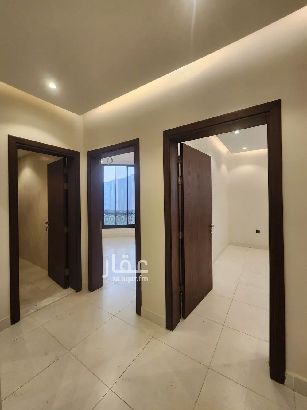 شقة 5 غرف في الواحة 4