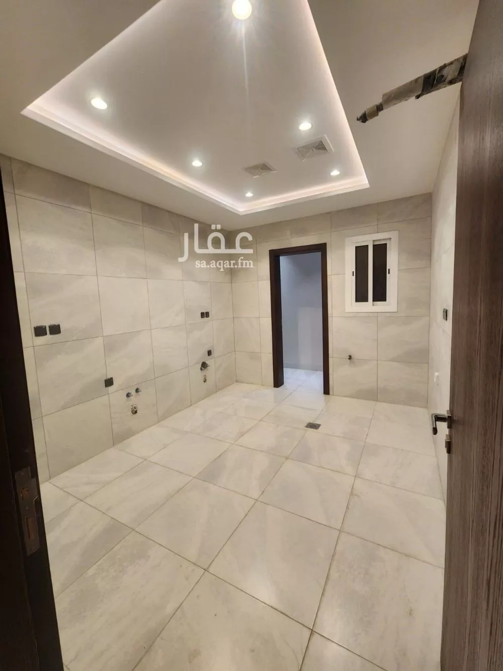 شقة 5 غرف في الواحة 4