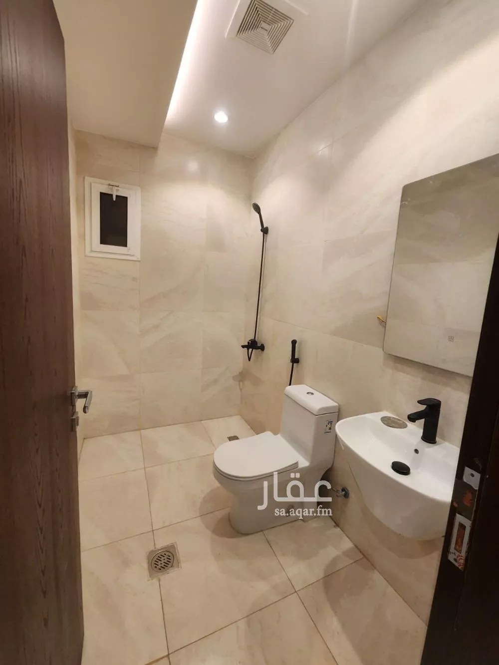 شقة 5 غرف في الواحة 2