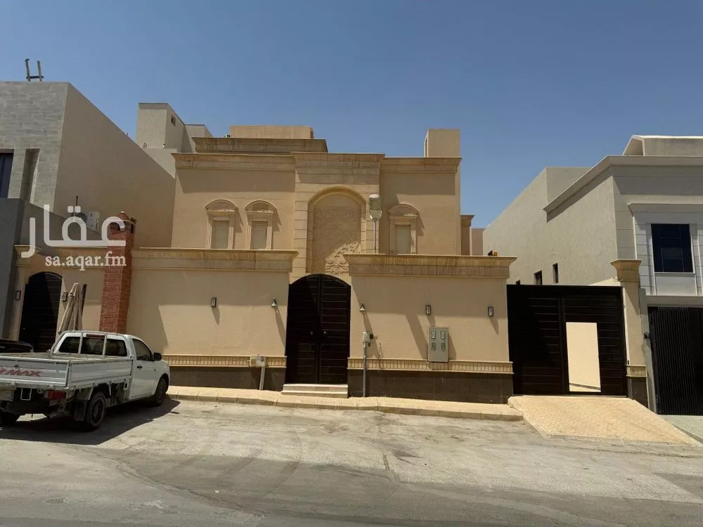 فيلا 7 غرف في الملقا