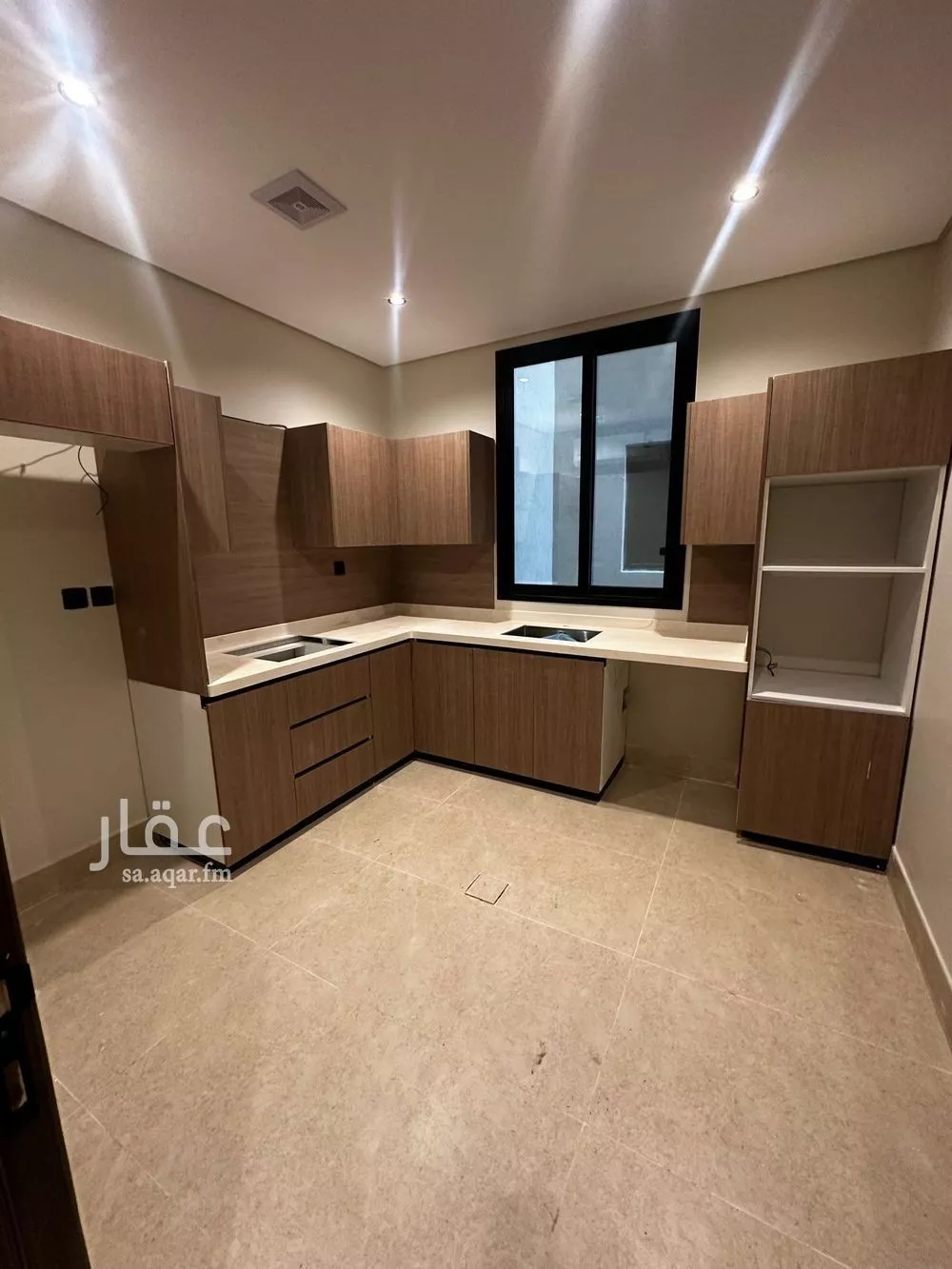 4 bedroom apartment in Al Hamra, Eastern Province 7