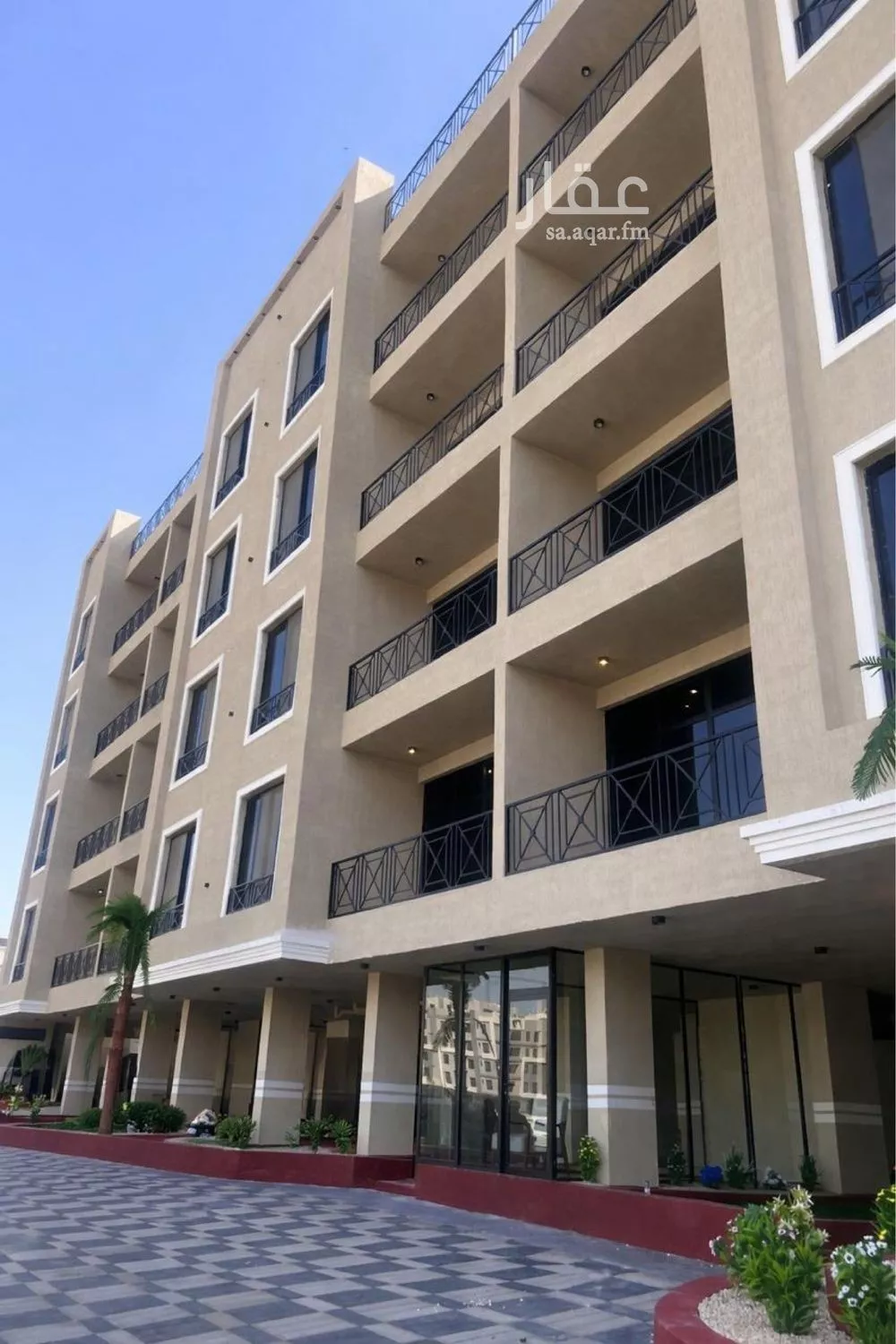 شقة 5 غرف في الحمرا 1