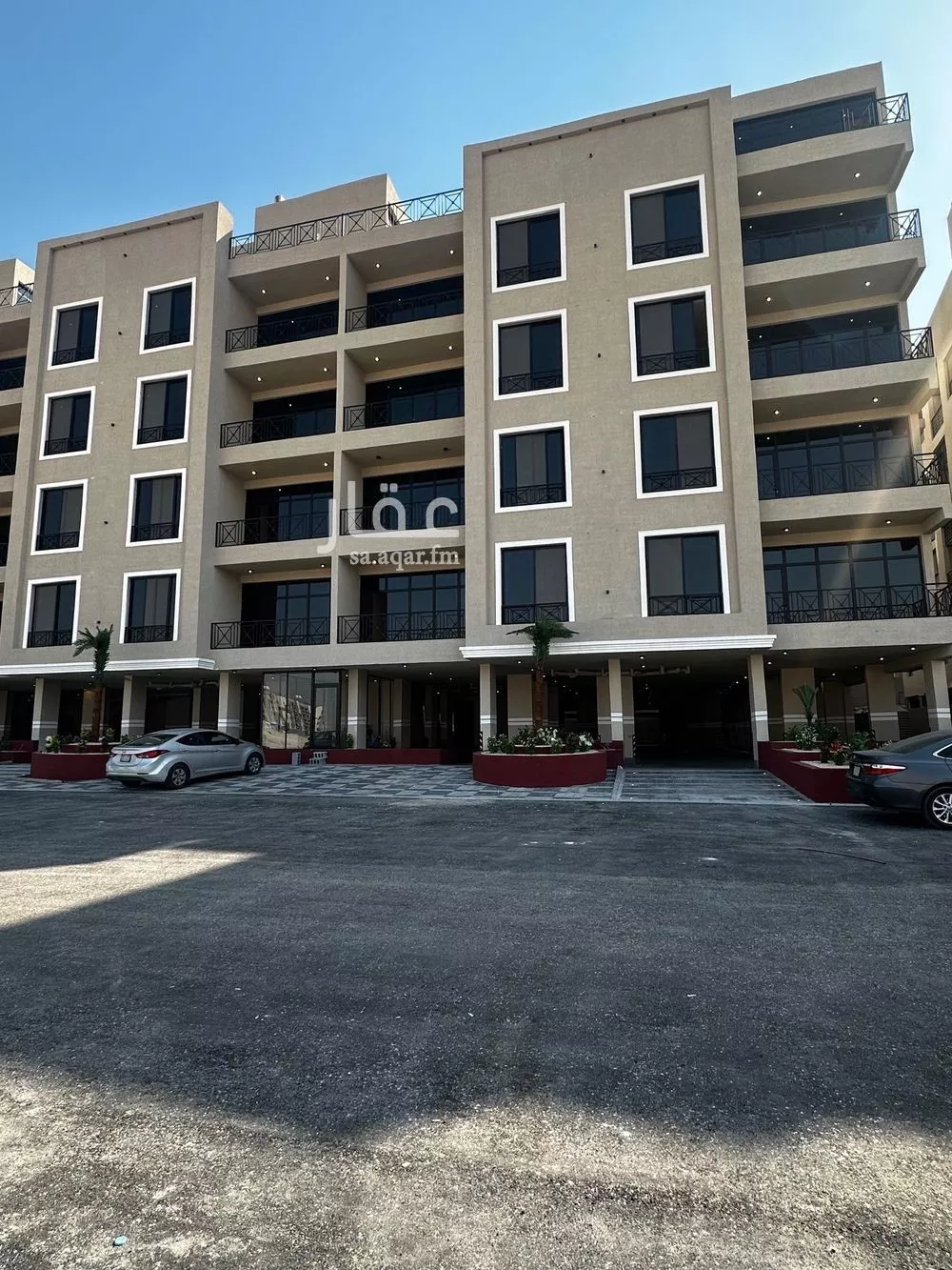 شقة 5 غرف في الحمرا 1