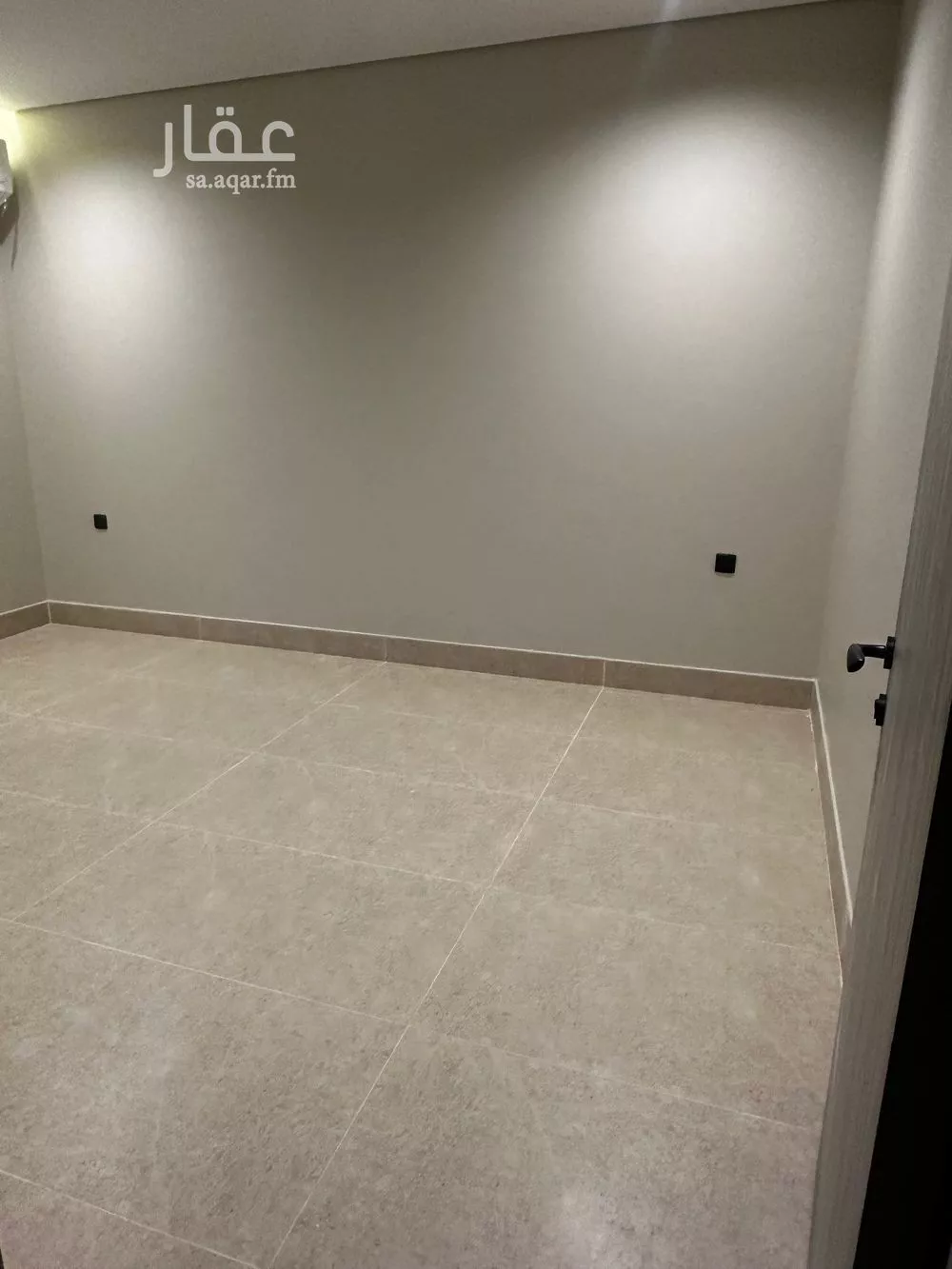 شقة 4 غرف في الحمرا 5