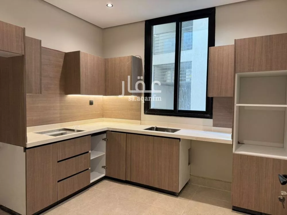5 bedroom apartment in Al Hamra, Eastern Province 10