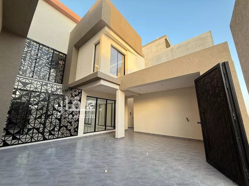 6 bedroom villa in Al Mahdiyyah 3